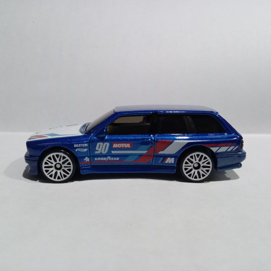 hot wheels loose BMW M3 wagon biru