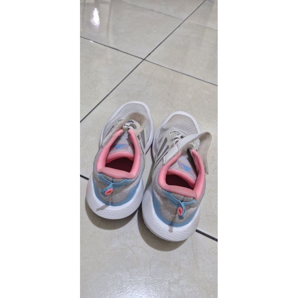 Sepatu Running untuk Anak - Adidas EQ21