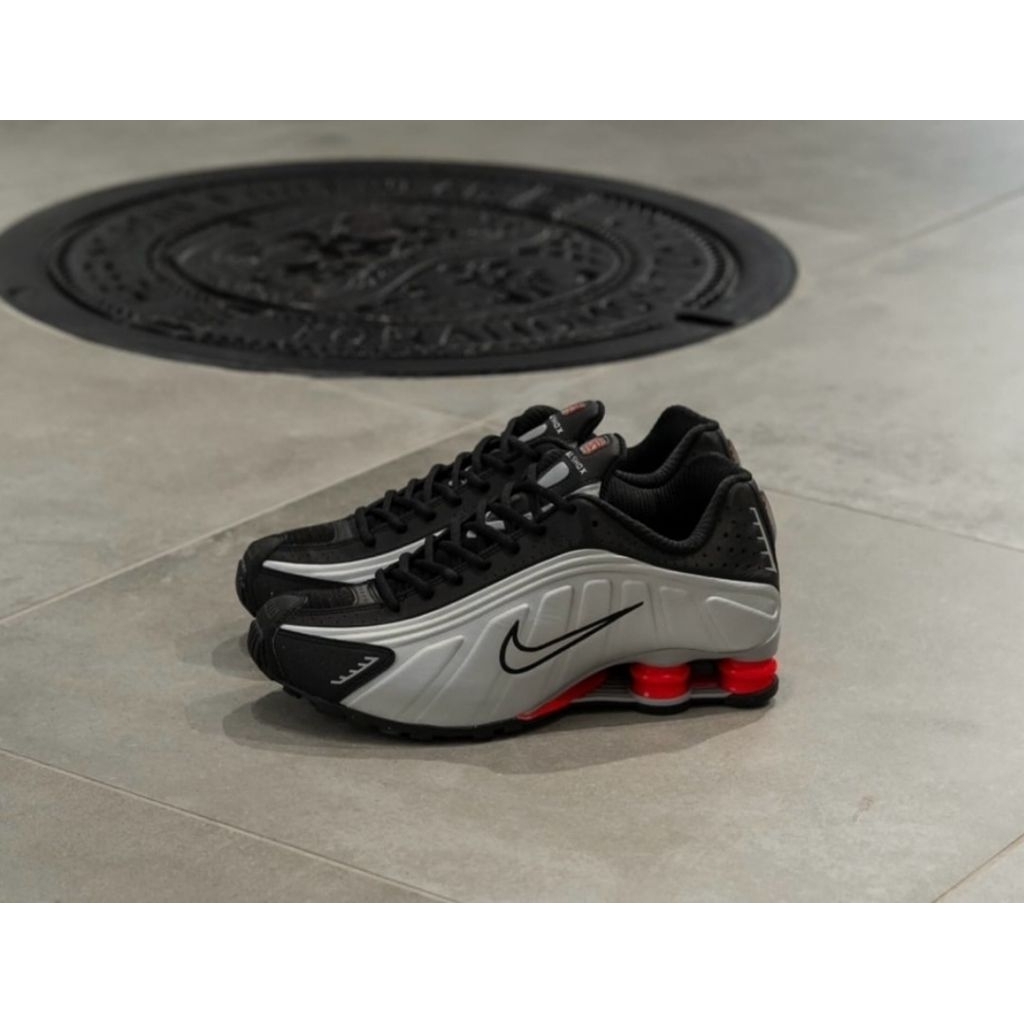 Sepatu Pria Nike Shox R4