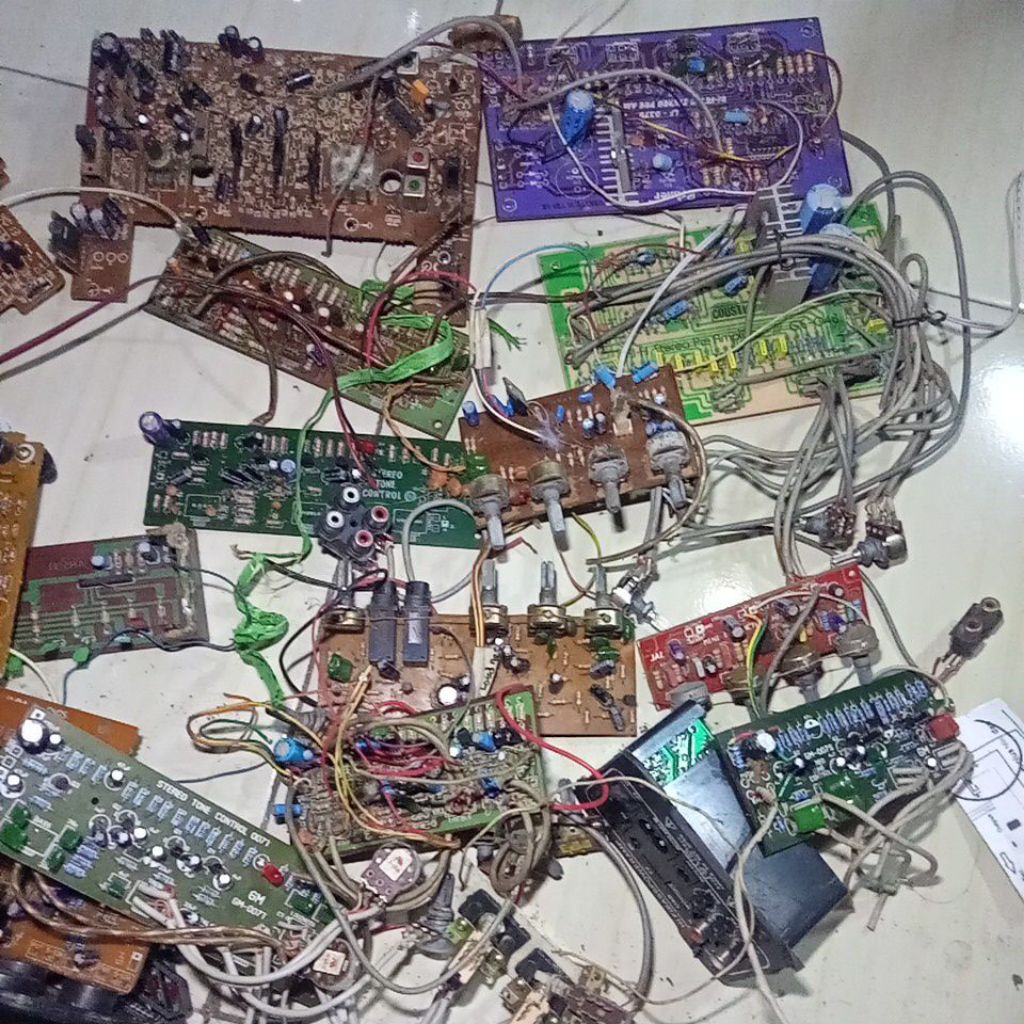 tone control/ada yg normal/ada yg gambling/chat dulu memilih