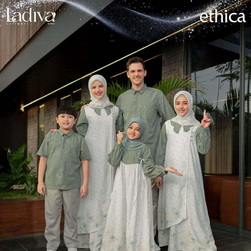 Ethica - Powder Green Set Family Warna Sage Mix Putih Seragam Couple Keluarga Lebaran