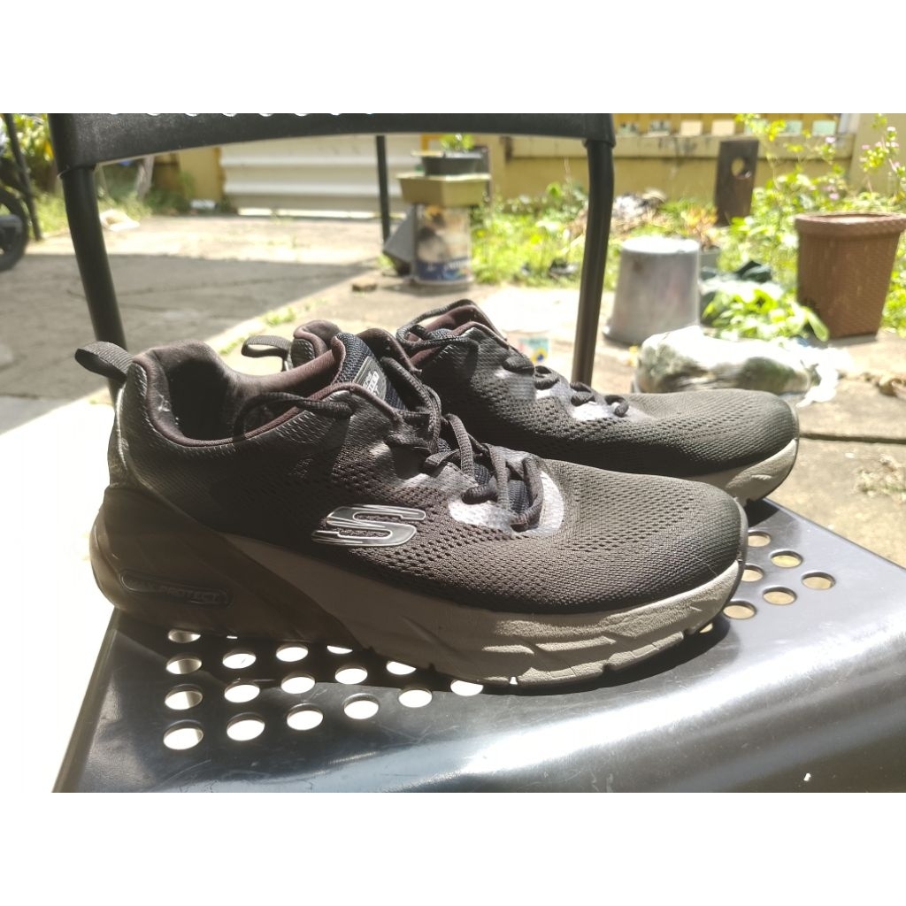 Sepatu Pria SKECHERS Max Protect Sport