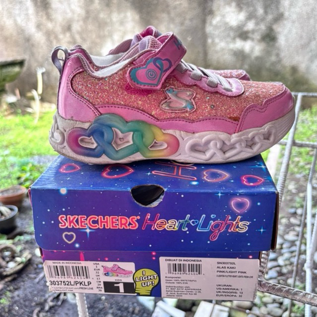 PRELOVED SNEAKERS ANAK SKECHERS HEART LIGHTS LAMPU original size 32 cewek