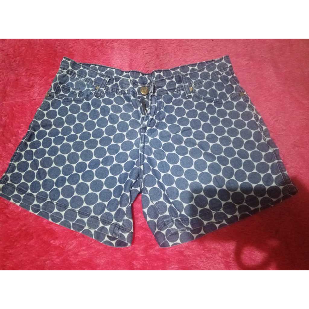 Celana Levis Pendek Wanita