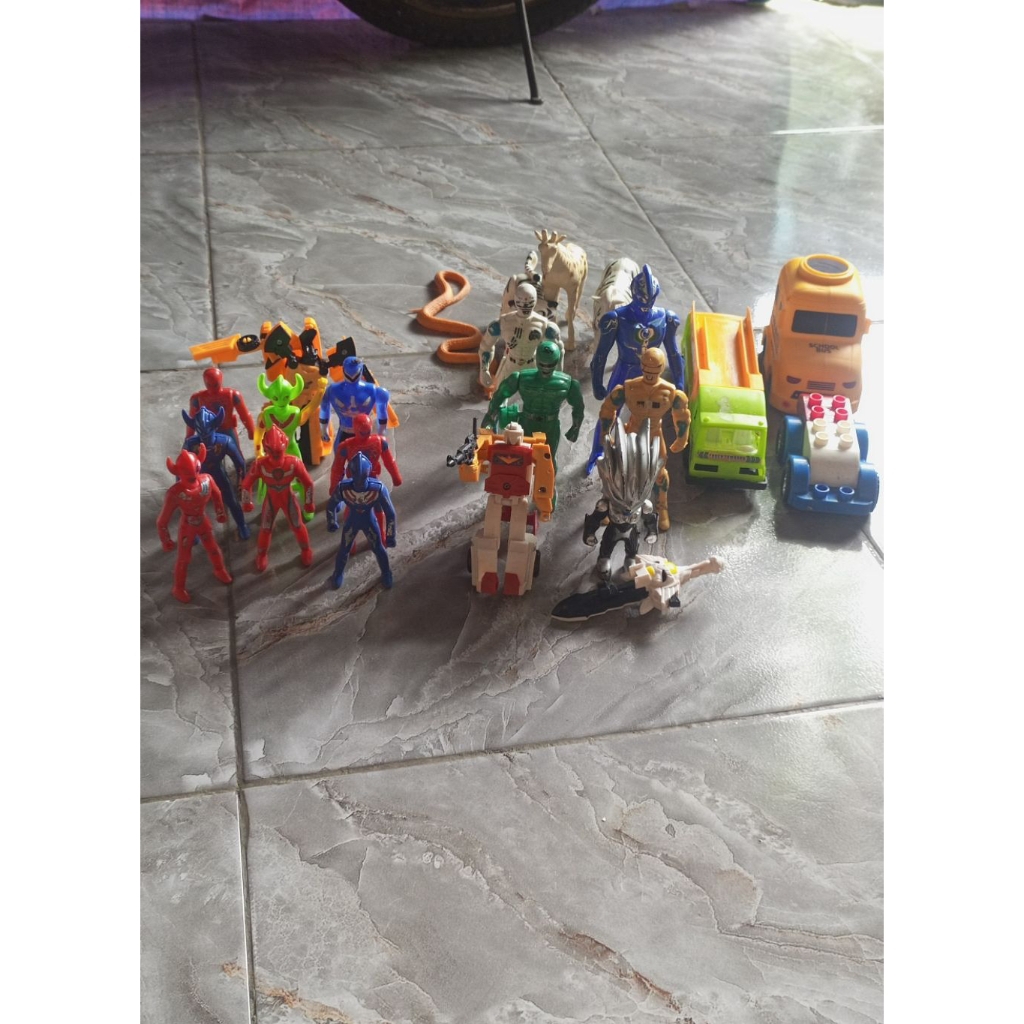 mainan anak-anak campur robot mobilan binatang/hewan preloved
