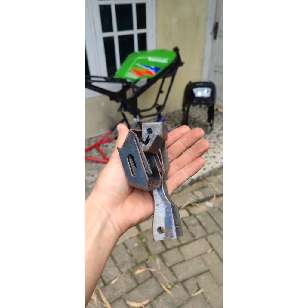 BREKET BODY FAIRING ORIGINAL kawasaki SSR KR150 THAILAND