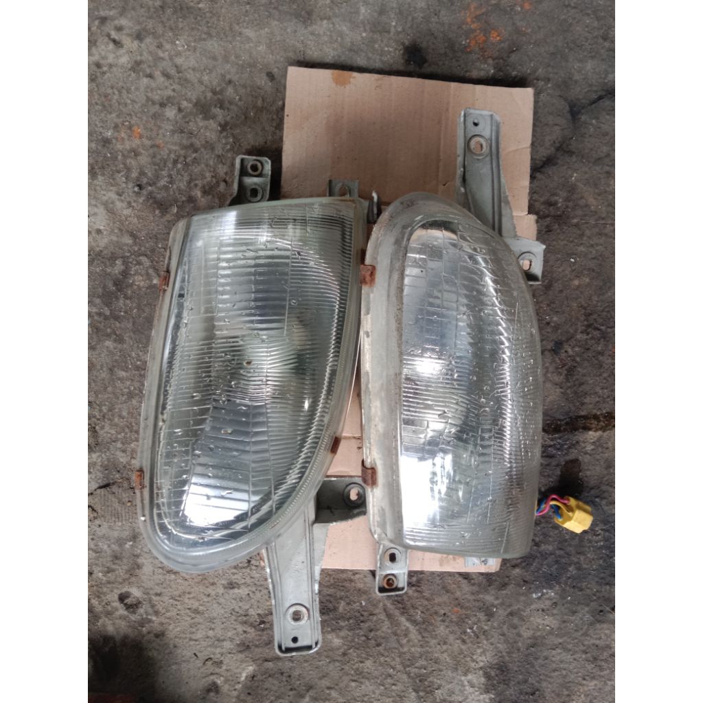 sepasang lampu depan hyundai accent original