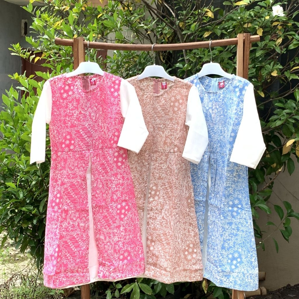 BANARA Gamis Batik Anak Khanza Model Lucu Belah depan kombinasi motif bunga mix putih polos