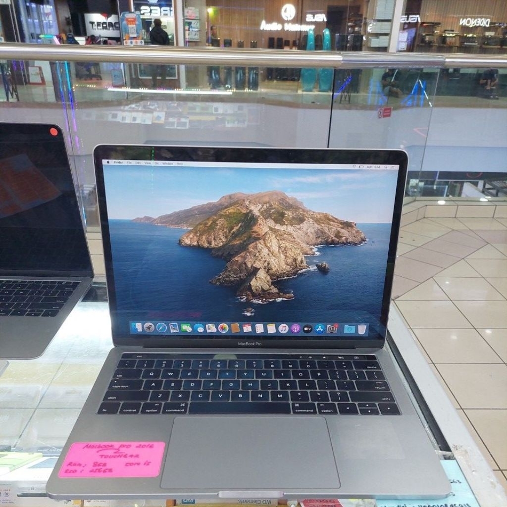 Laptop Macbook Pro 2016 A1706 13,3-inch Core i5 ram 8gb ssd 256gb minus touchbar retak sprti difoto 