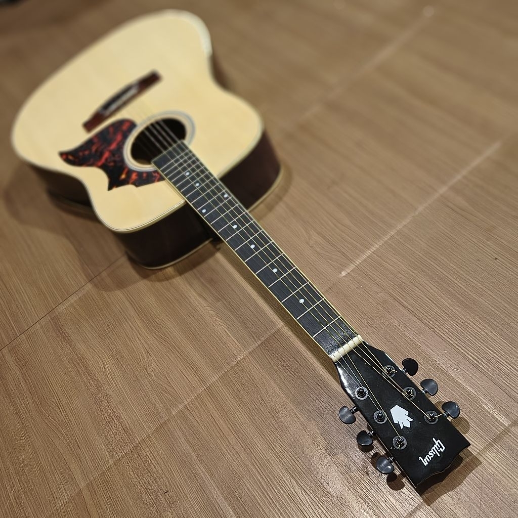 Gibson Gitar Akustik Body Jumbo Natural Glossy Playbility Low Action