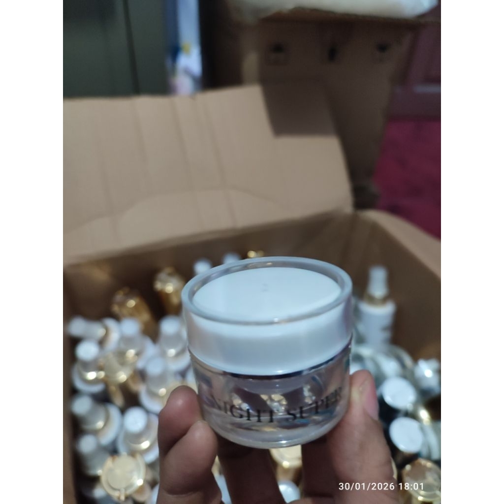 Louvrea Night flek/ cream malam Pencerah