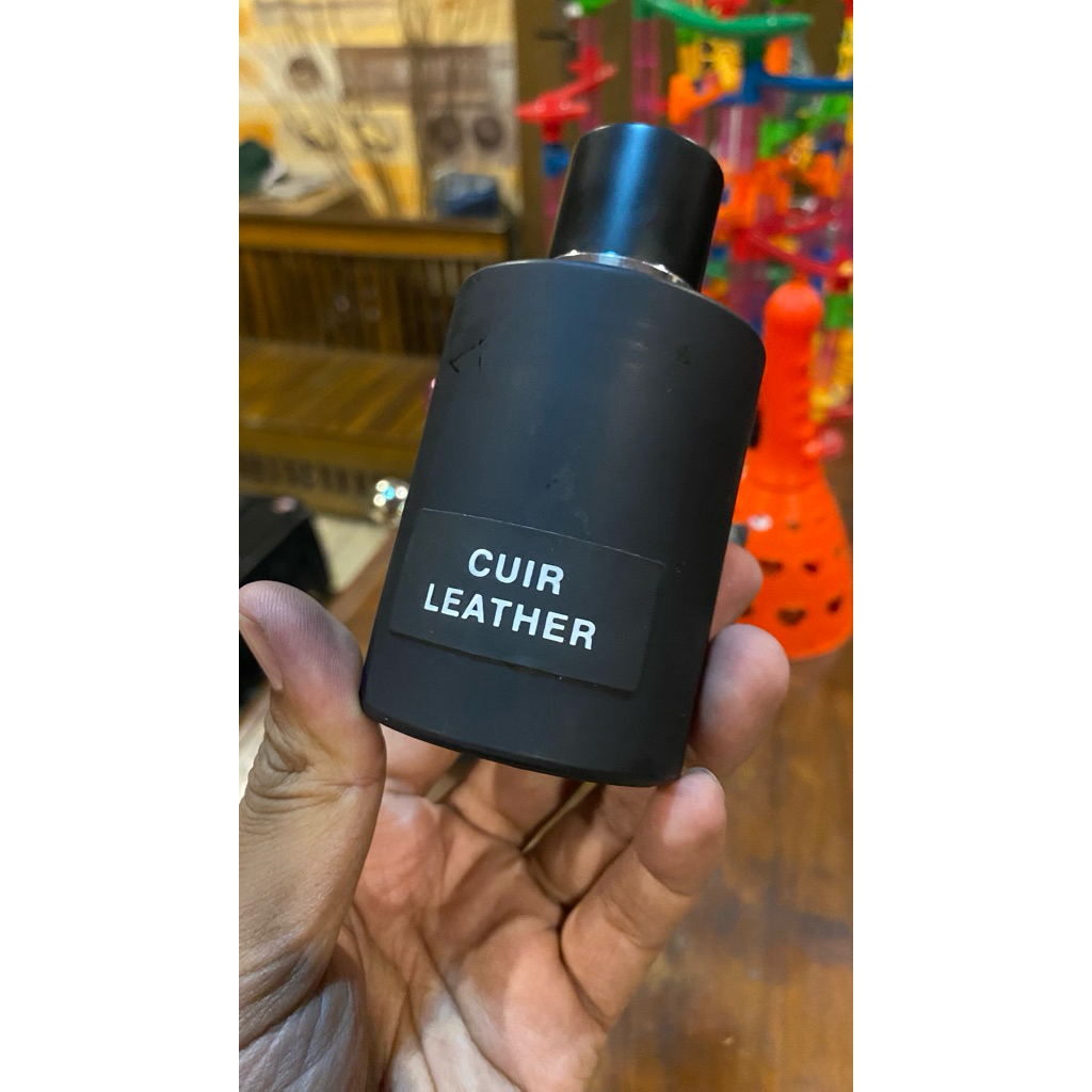 Parfum fragrance world cuir leather