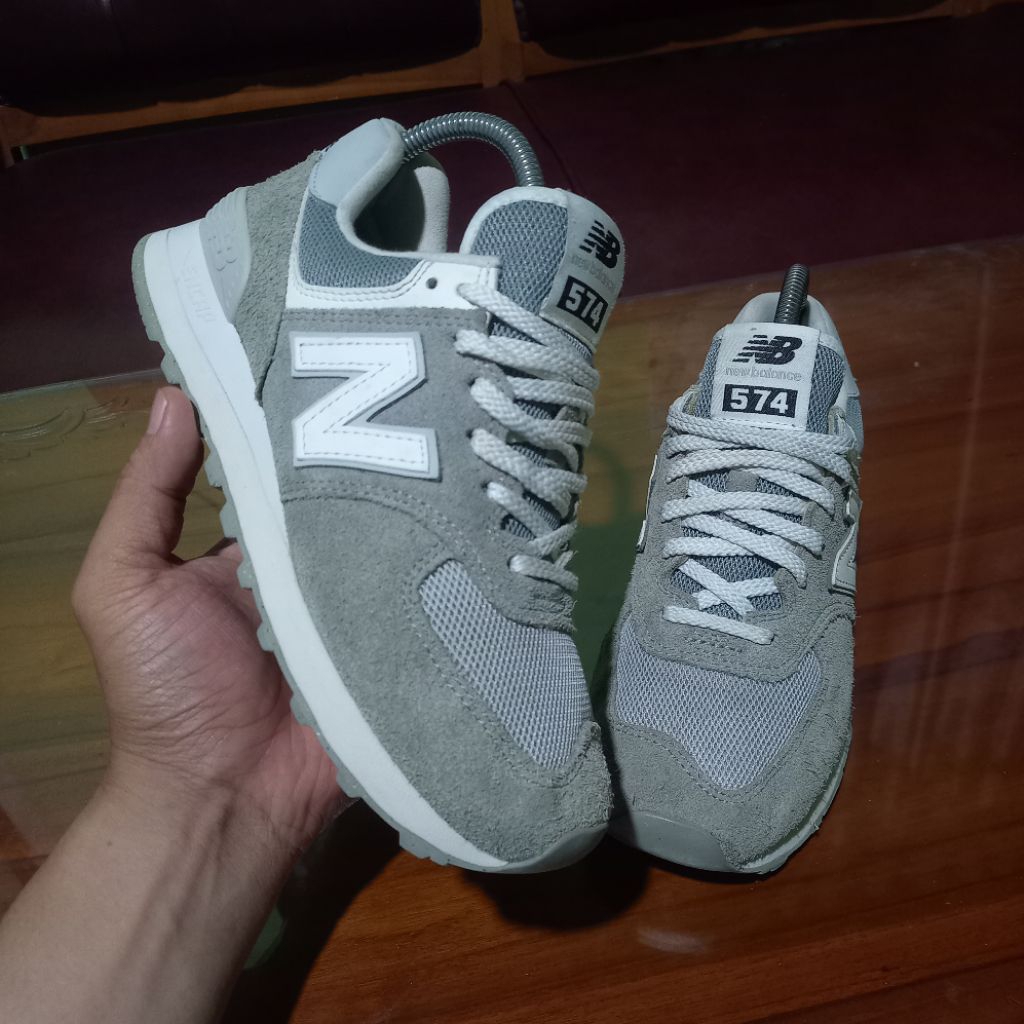 NEW BALANCE 574 SEPATU SNEAKERS PRIA WANITA SECOND BRANDED