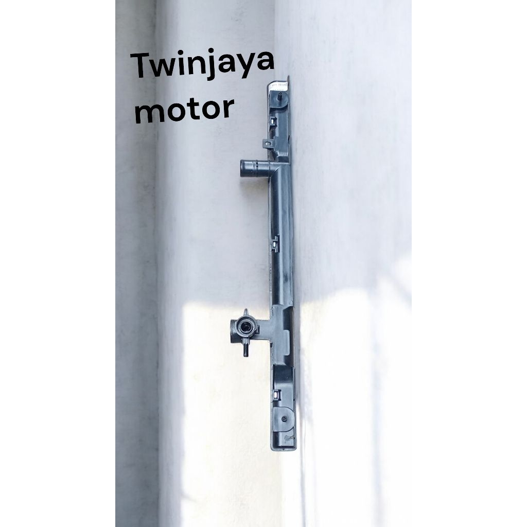 UPPER TANK RADIATOR CAMRY 2001-2004