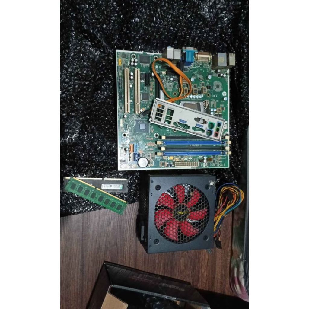 PaketanMainboard HP soket 1155 H61 DDR3
PSU Armagedon 242wat
Ram kingstone 4gb, V-Gen 4gb