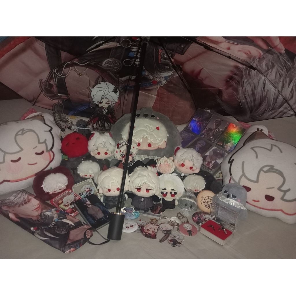 love and deepspace sylus merch