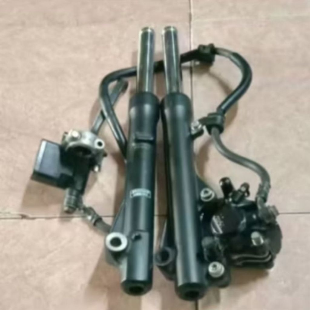 shock depan+ kaliper rem depan motor Honda Beat Scoopy fi original copotan