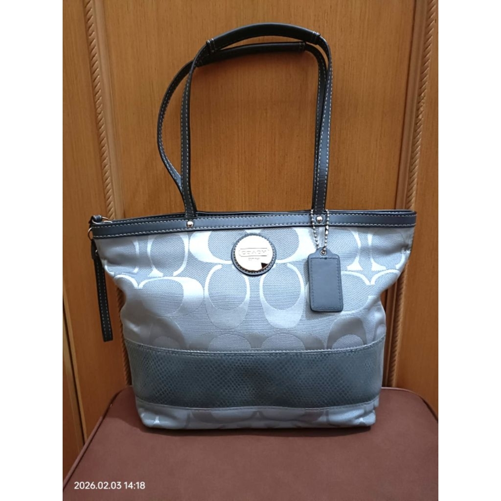 (PRELOVED) 100% ORIGINAL COACH Silver and Gray Signature Stripped Totebag
