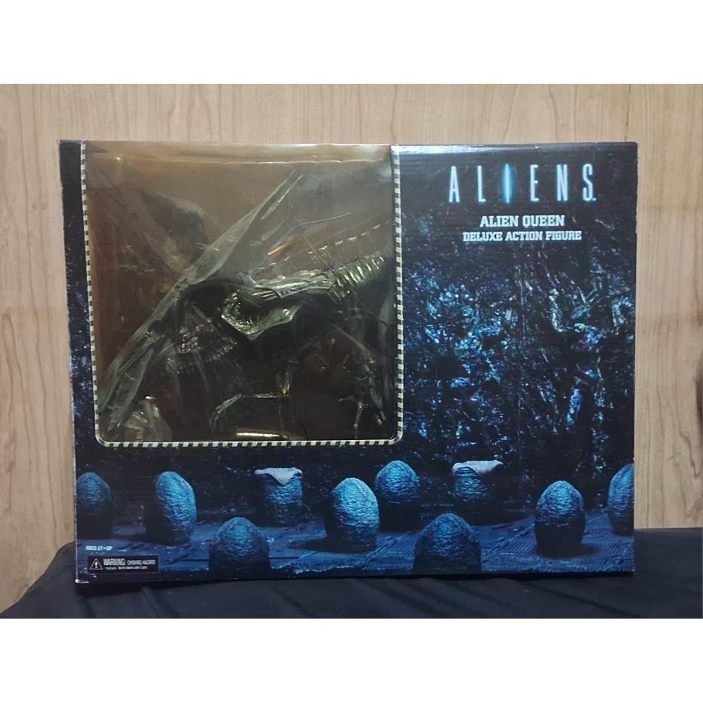 neca alien queen deluxe action figure