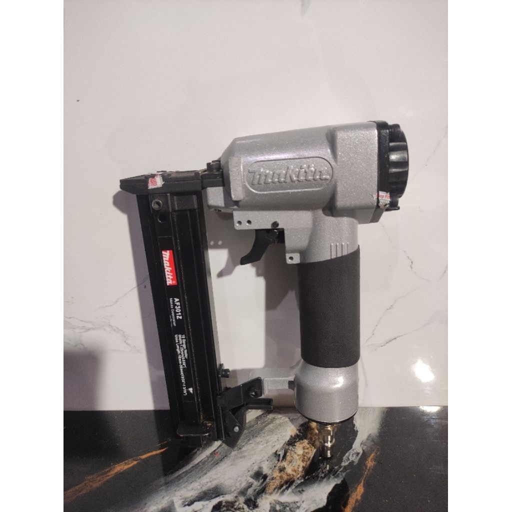 MAKITA AF 301 Z MESIN PAKU TEMBAK/AIR NAILER MAKITA