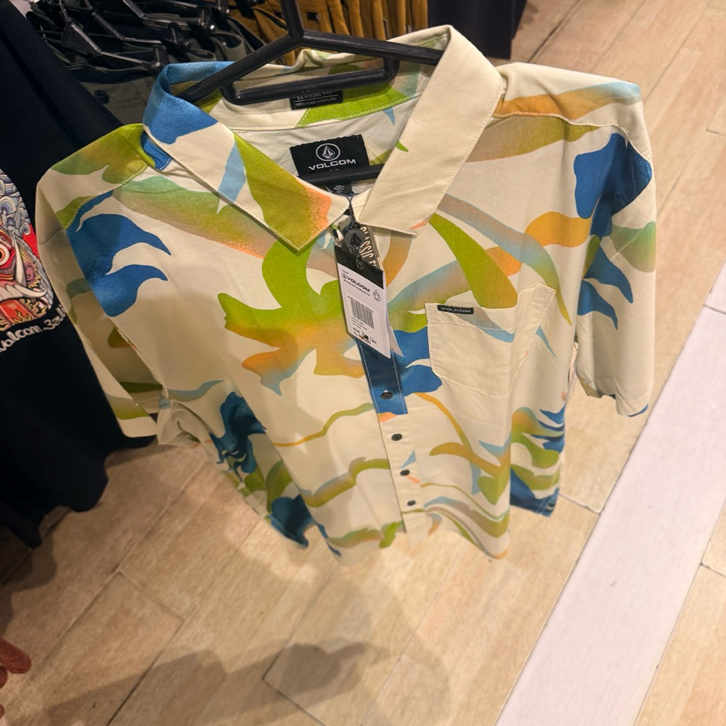kemeja pria volcom original tracer floral short sleeve shirt light beige