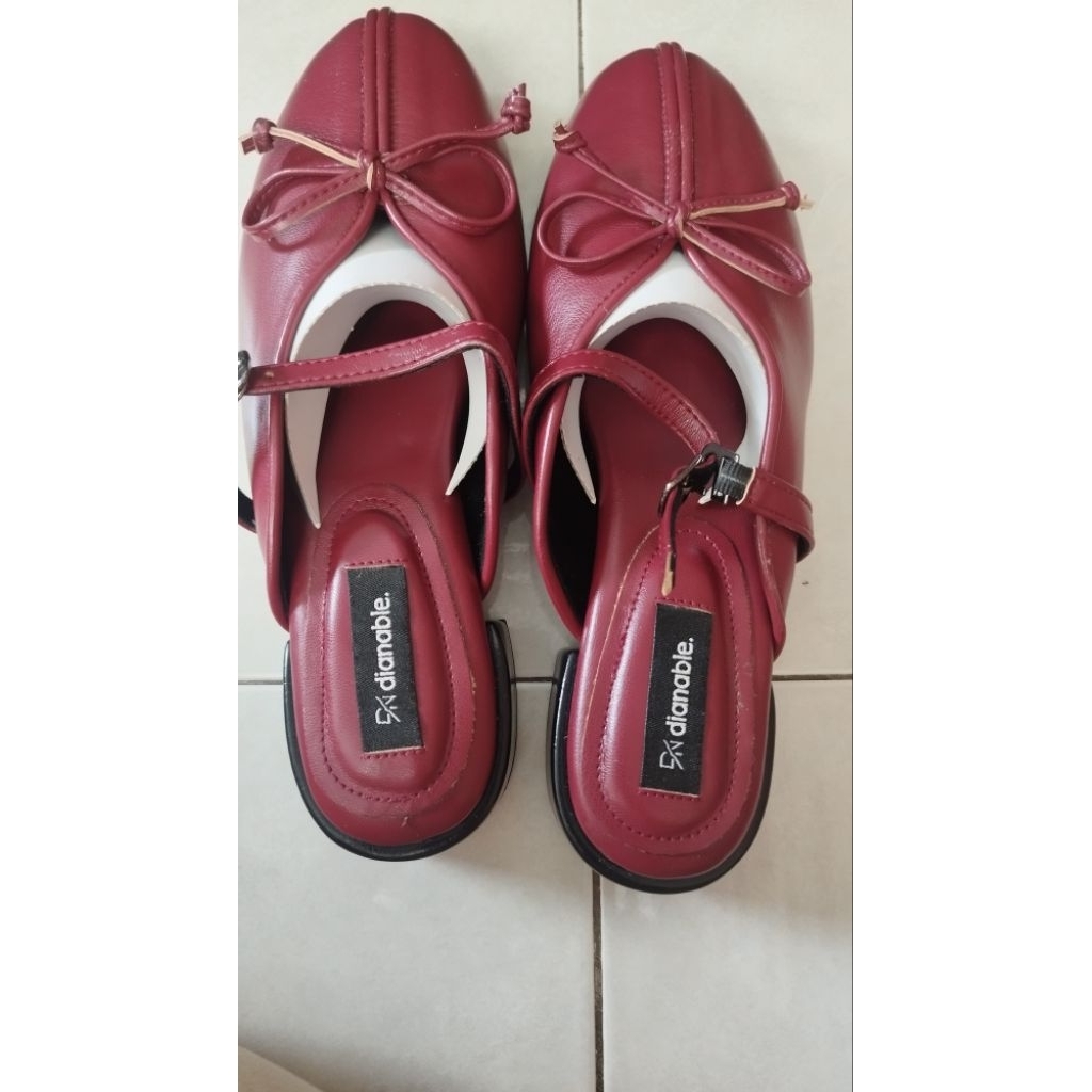 Preloved dianable shoes maroon