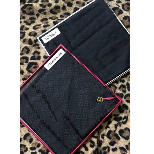 BUTTONSCARVES EVERYDAY TAPIS EMBOSSED NEW BUKAN BEKAS ATAU PRELOVED BLACK NAVY RUBY