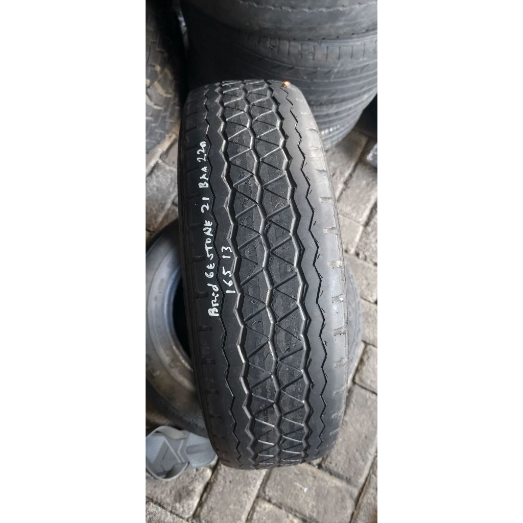 Ban Mobil bekas garitan R13 R623 Bridgestone 165 R13 8PR tambalan satu tahun pembuatan 2021 BAA