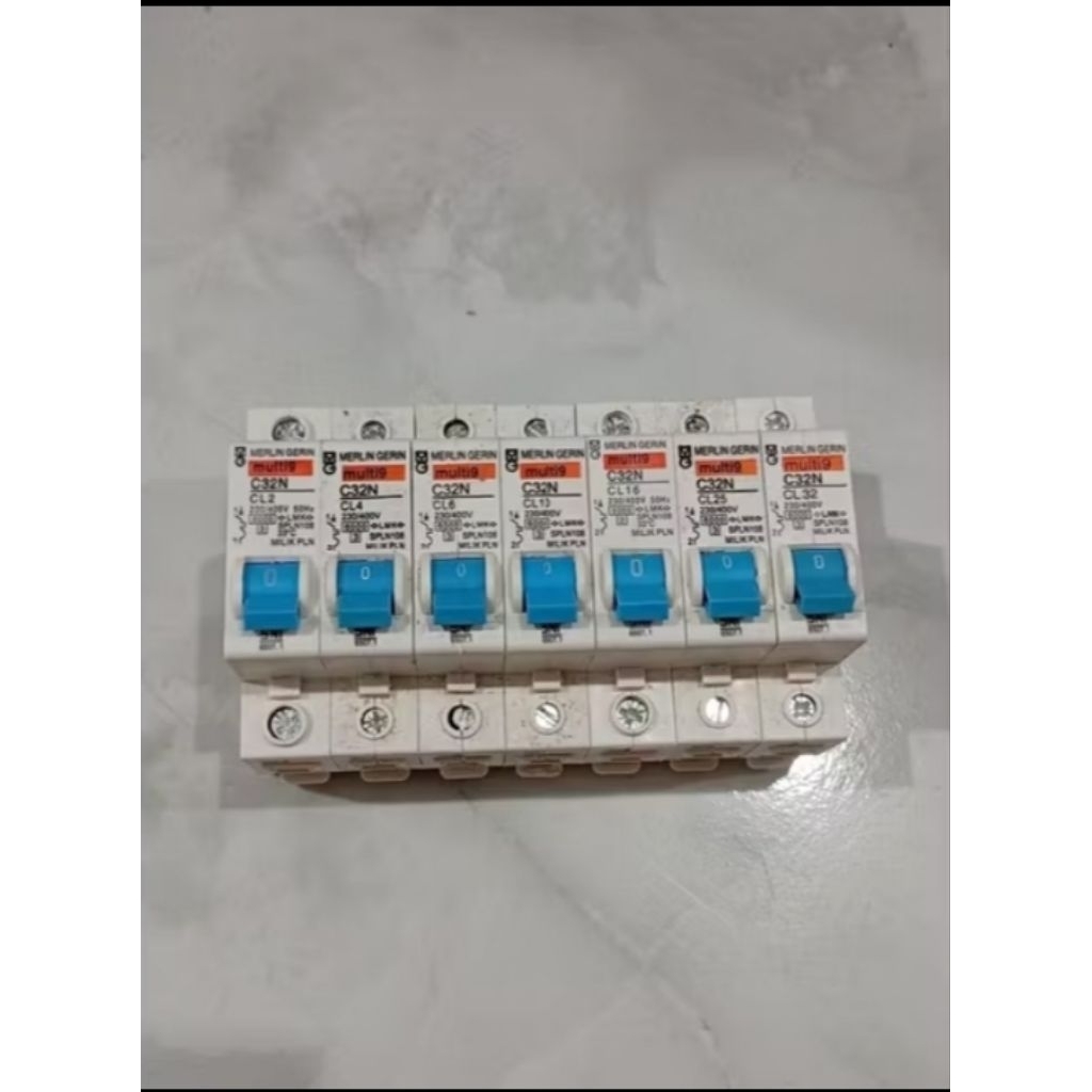 MCB Merlin gerin 2A 4A 6A 10A 16A 25A 32A MCB MERLIN GERIN