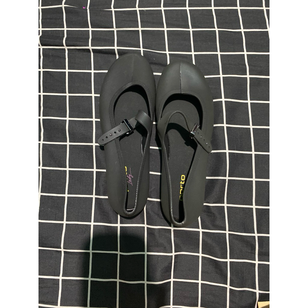 preloved sepatu kerja karet porto