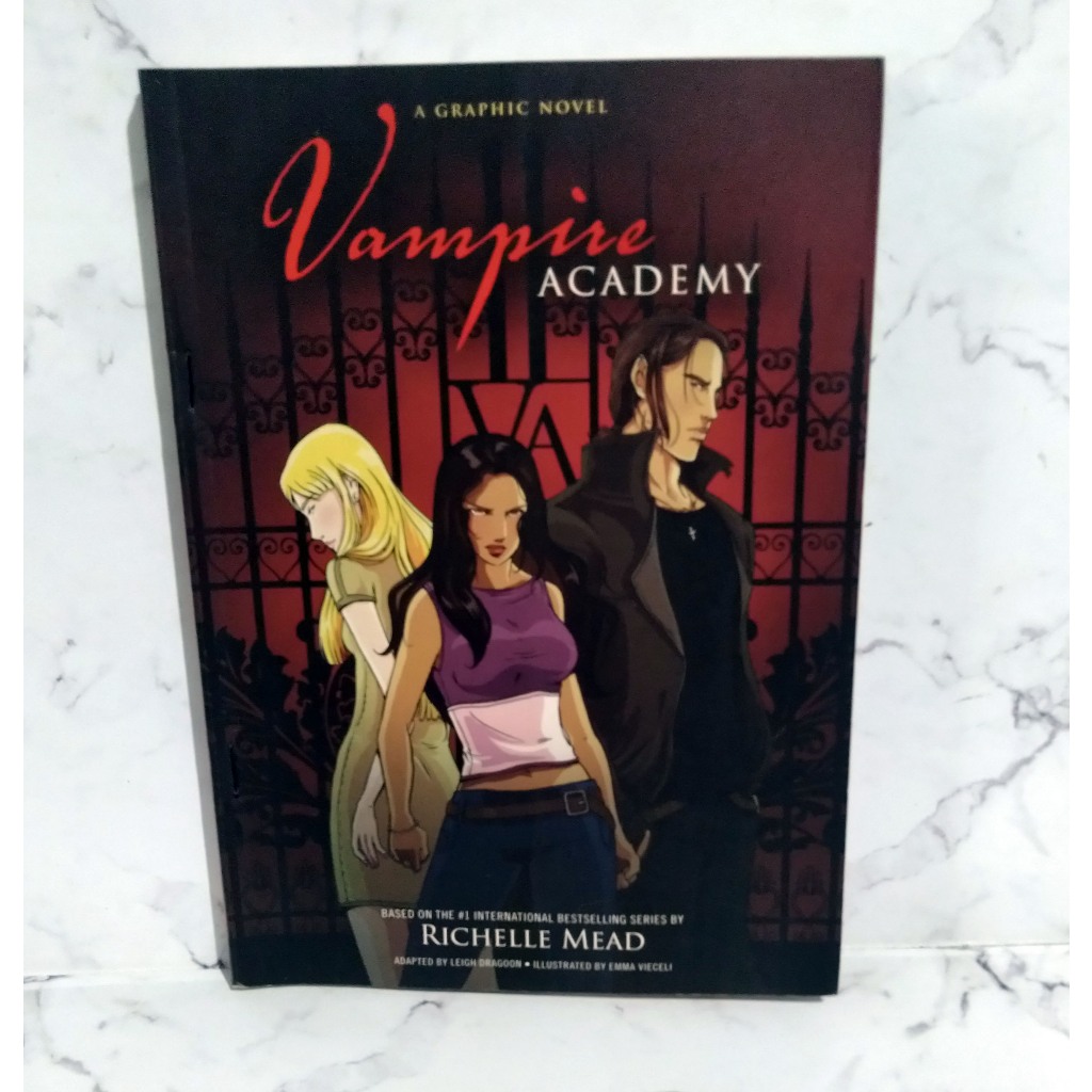 Graphic Novel Vampire Academy 144 Pages Preloved Richelle Mead (2011)