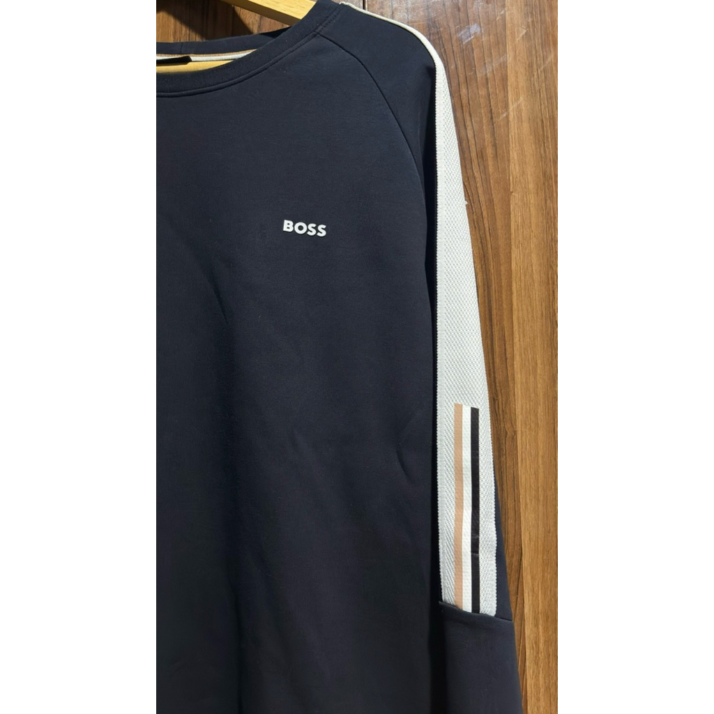 Preloved - Hugo Boss Sweater 3 Stripes Emboss