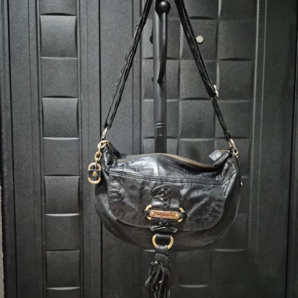 Tas hobo kulit Juicy Coulture