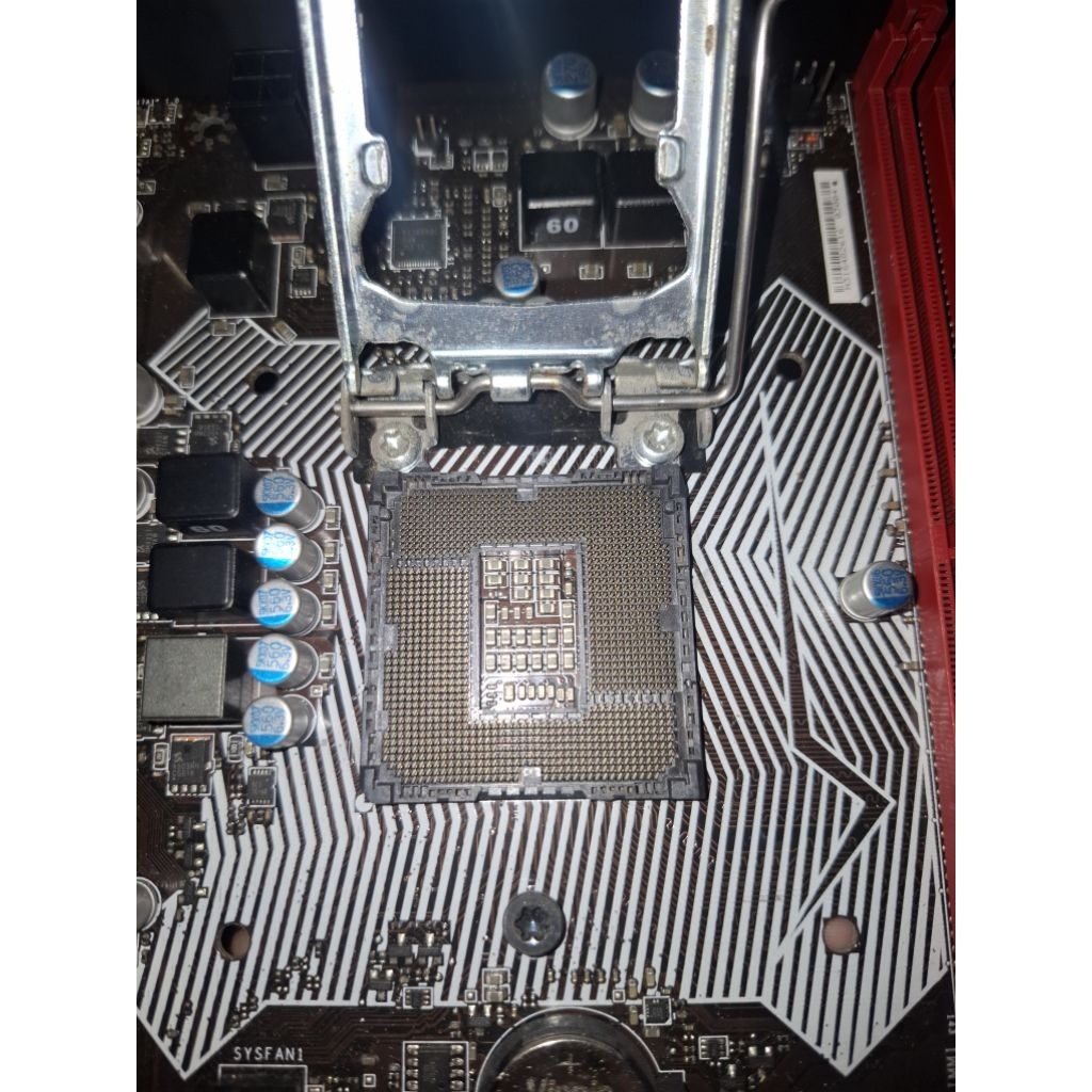 Paketan mobo intel msi i3 8100 +RAM 4x4 KLEVV