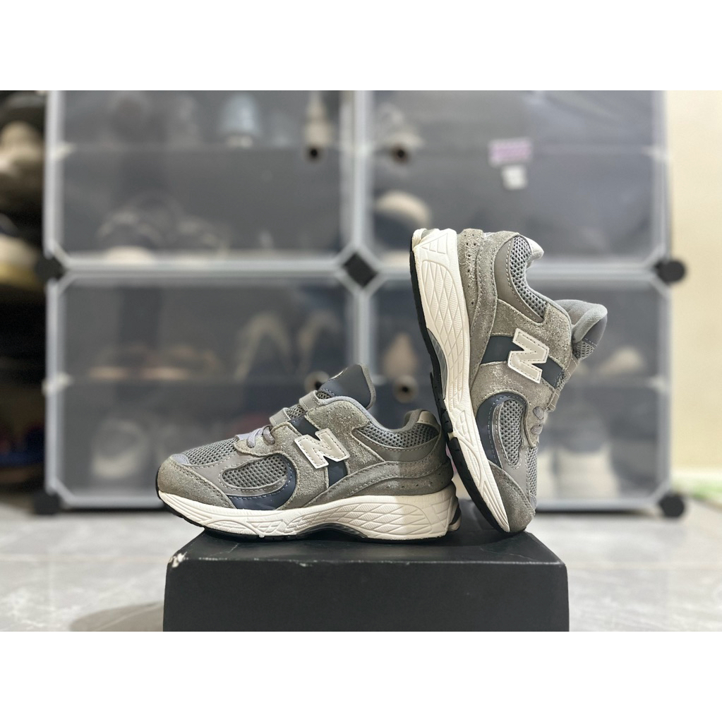 Sepatu Anak Preloved/Second Kids NB 2002R Insole 17.5 cm