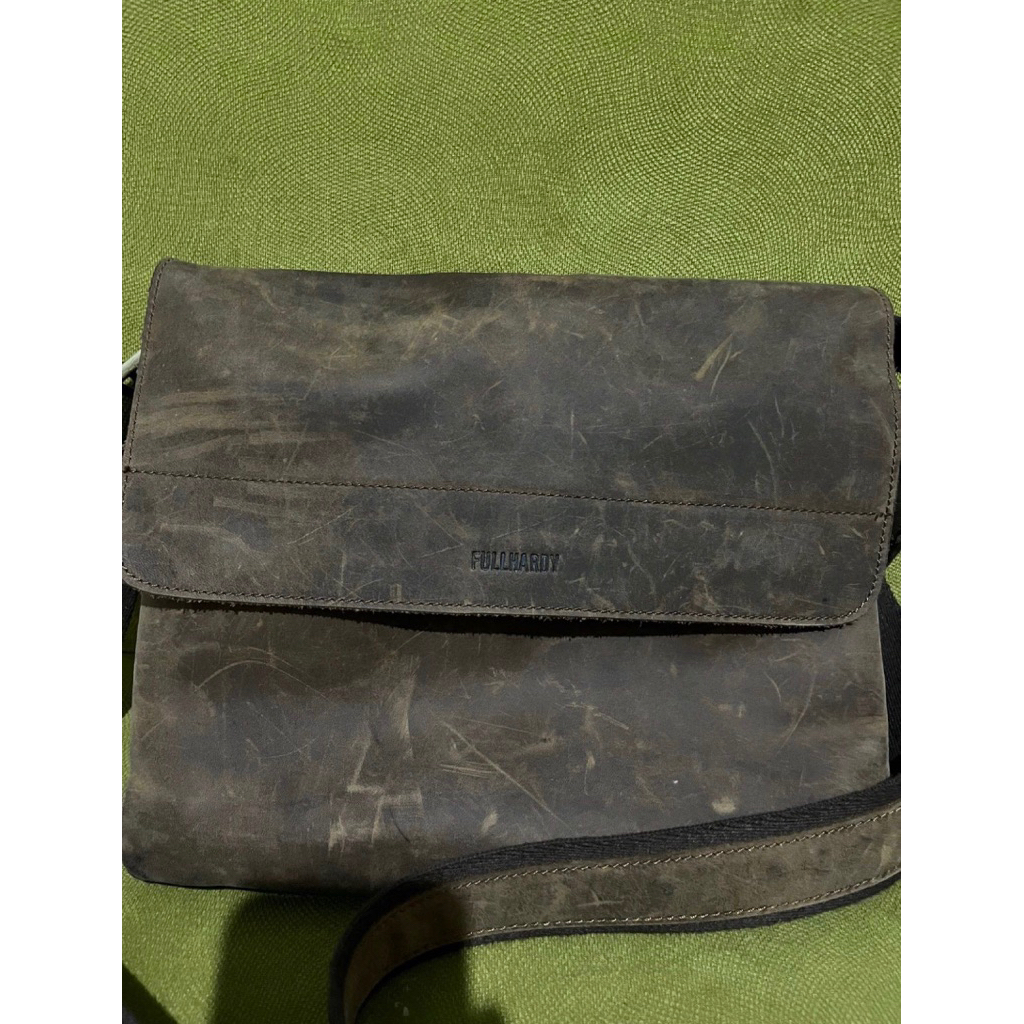 tas slempang kulit fullhardy