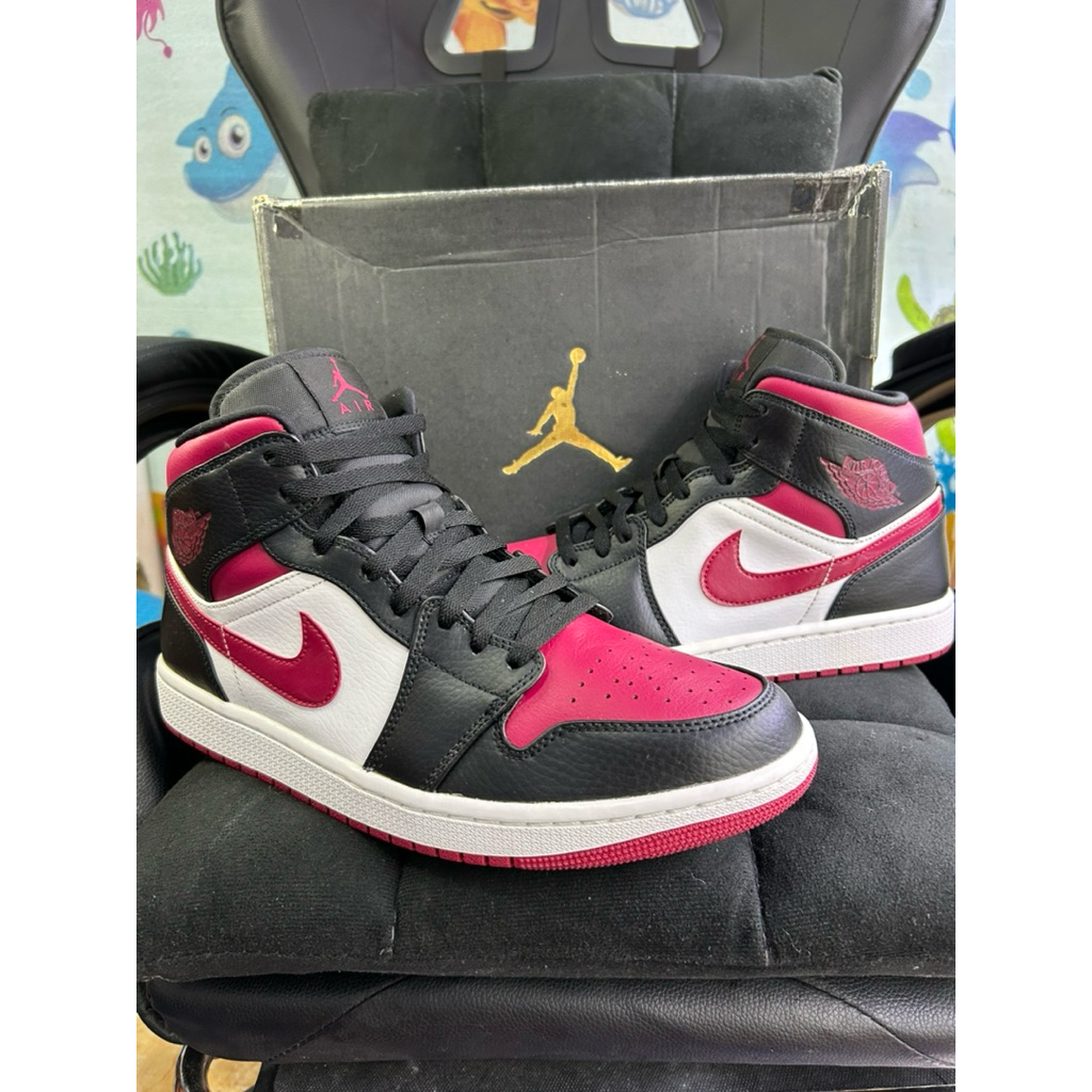 Air Jordan 1 Mid Noble Red