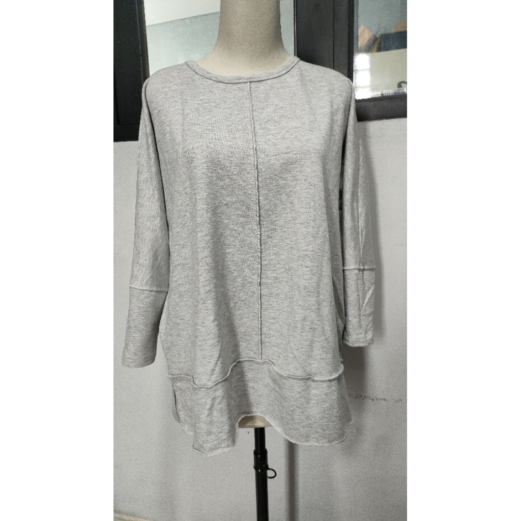 Sweater wanita abu-abu