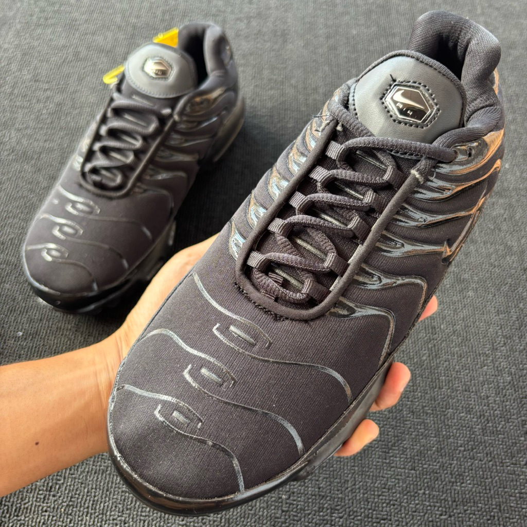 sepatu NIKE AIR MAX PLUS Ukuran 40 Insole 25,5cm