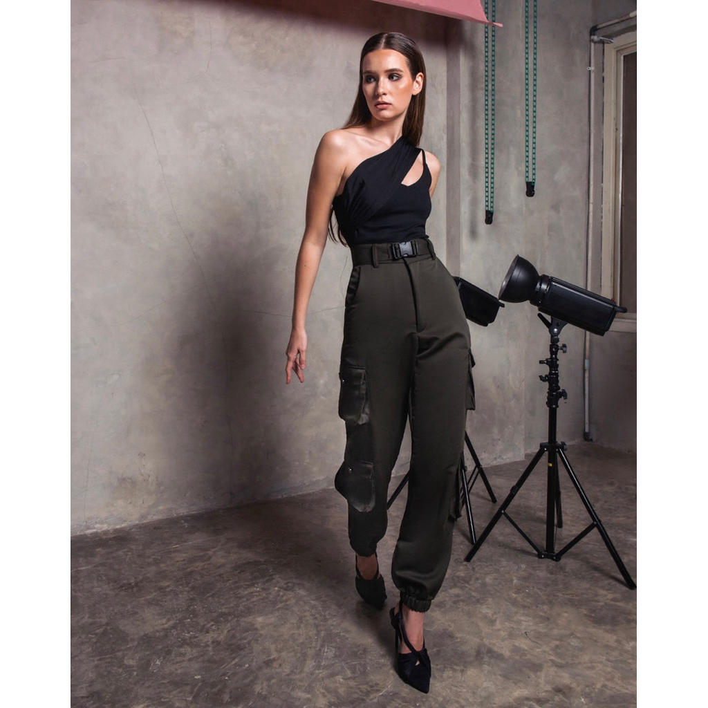 MARYALLE - Jaime Cargo Pants Size M - Army