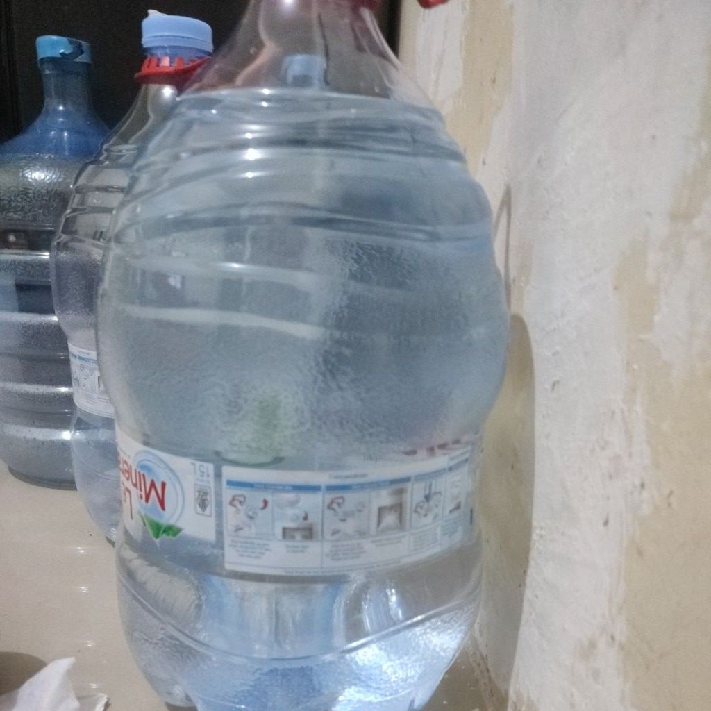 galon le mineral kosong