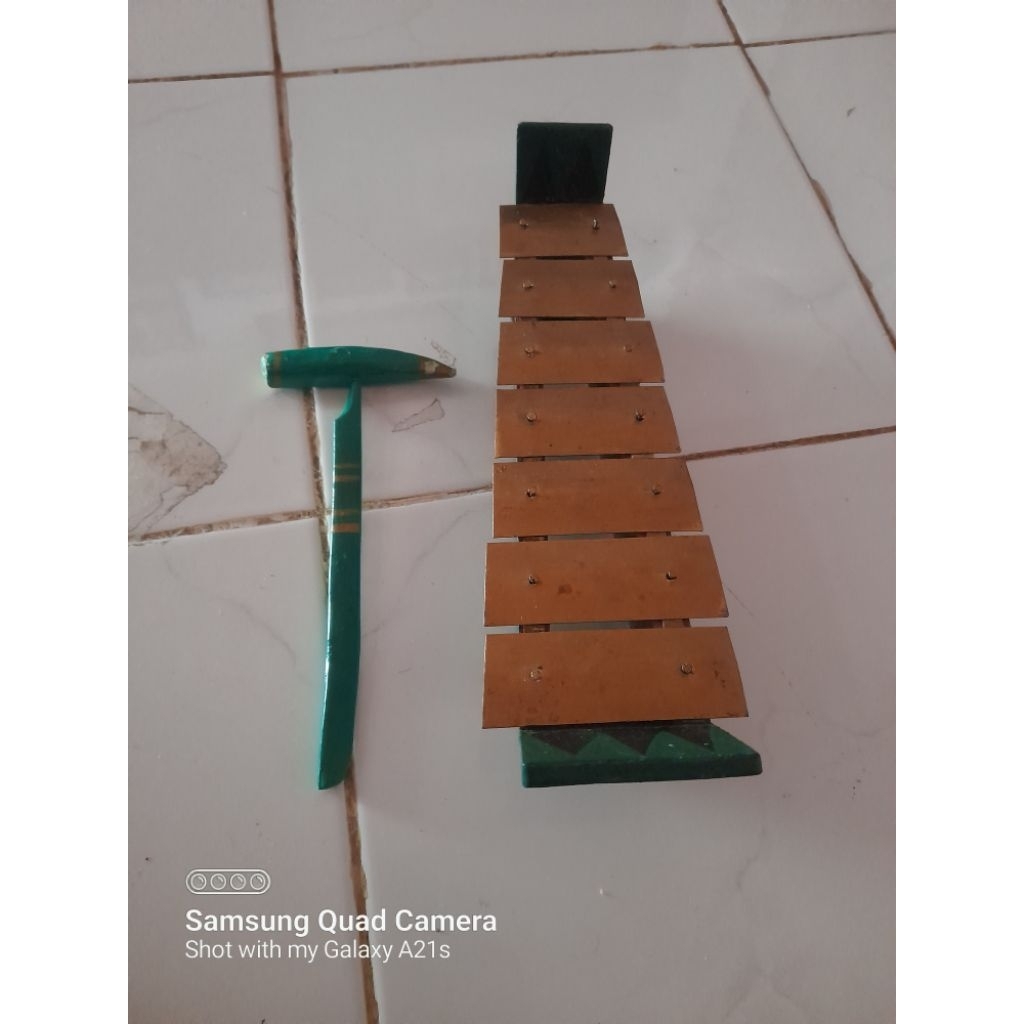 Mainan gamelan anak
