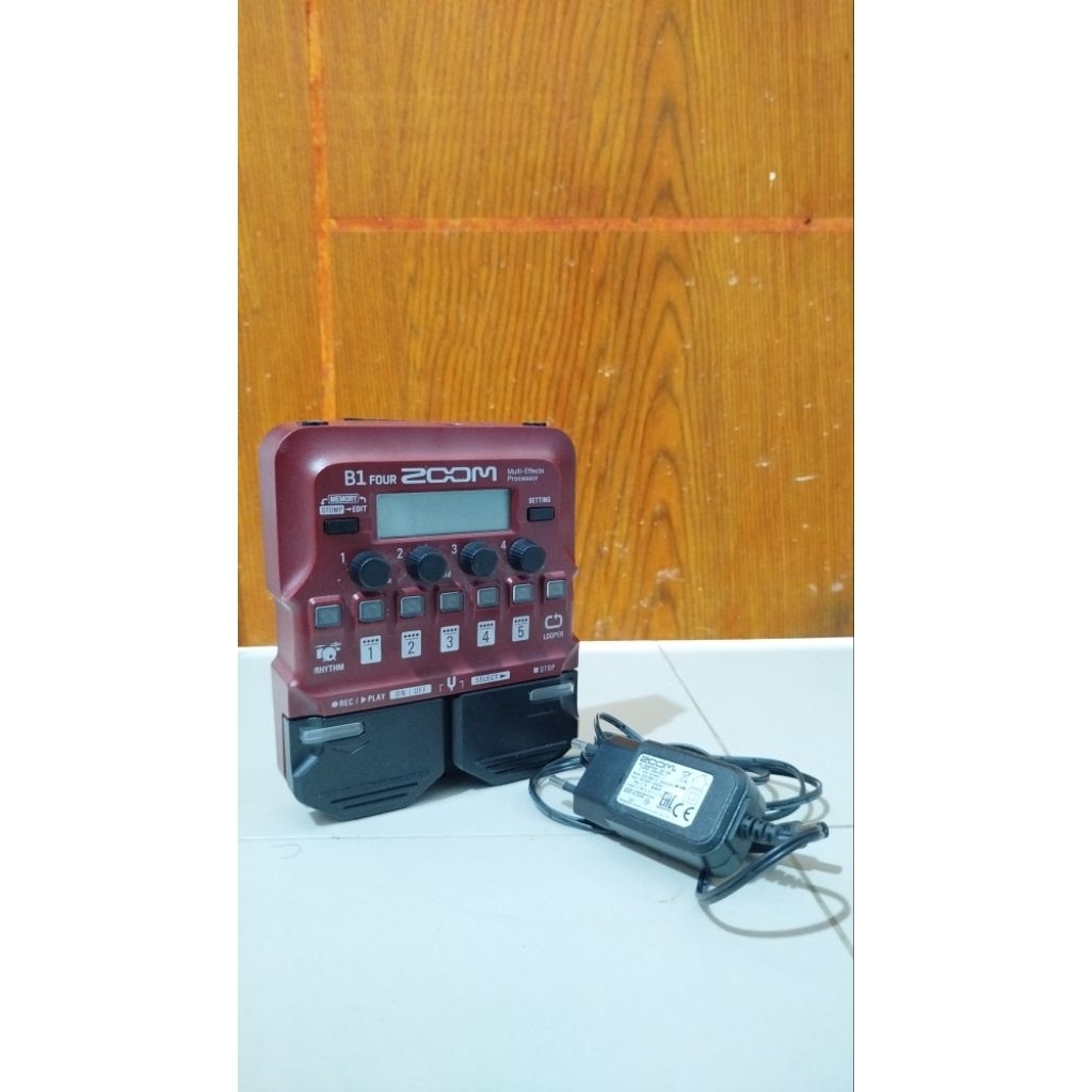 efek bass / efek gitar Zoom B1-Four / B1Four / B1 Four