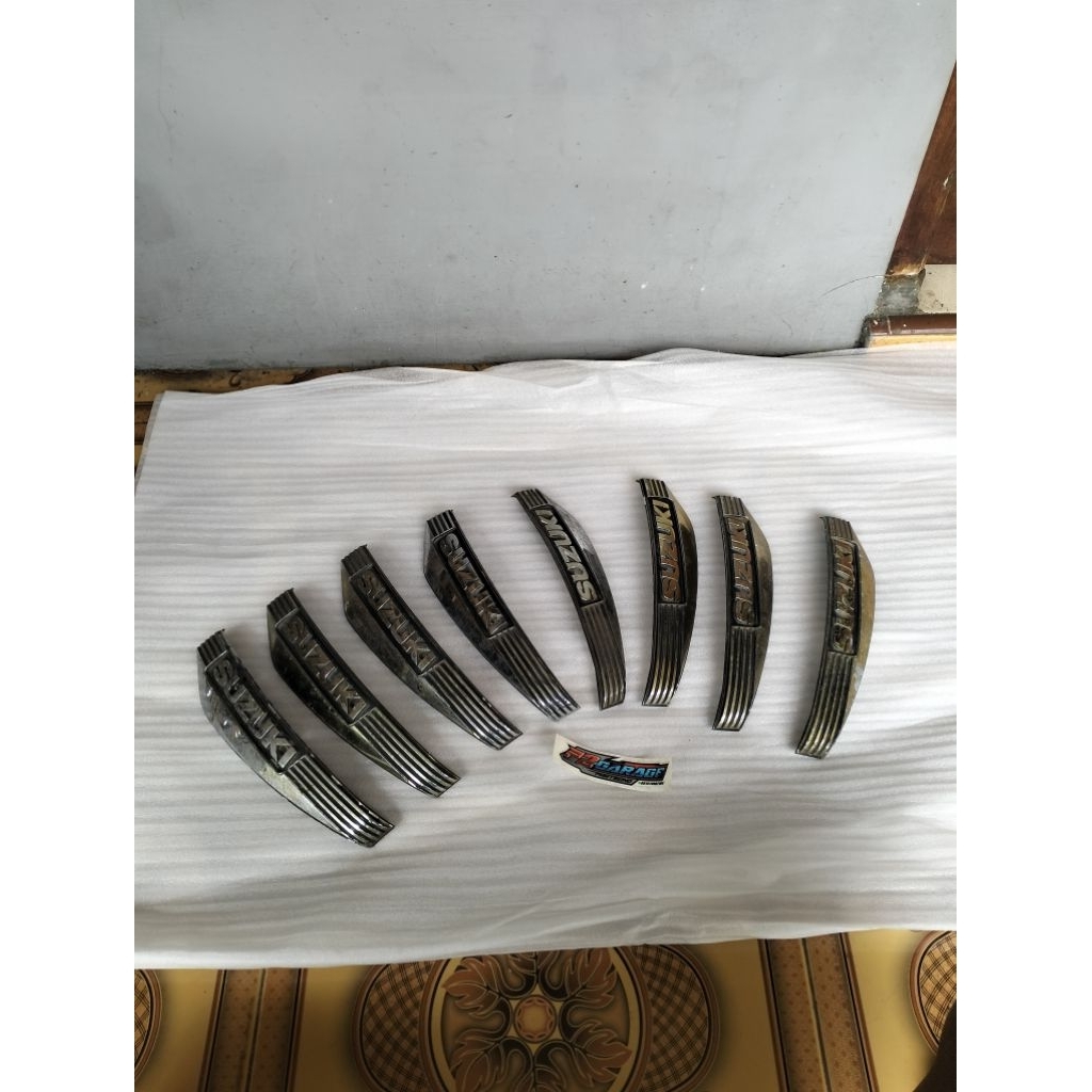 Emblem tangki lambang tangki suzuki Rc 80 Rc 100 original sepasang