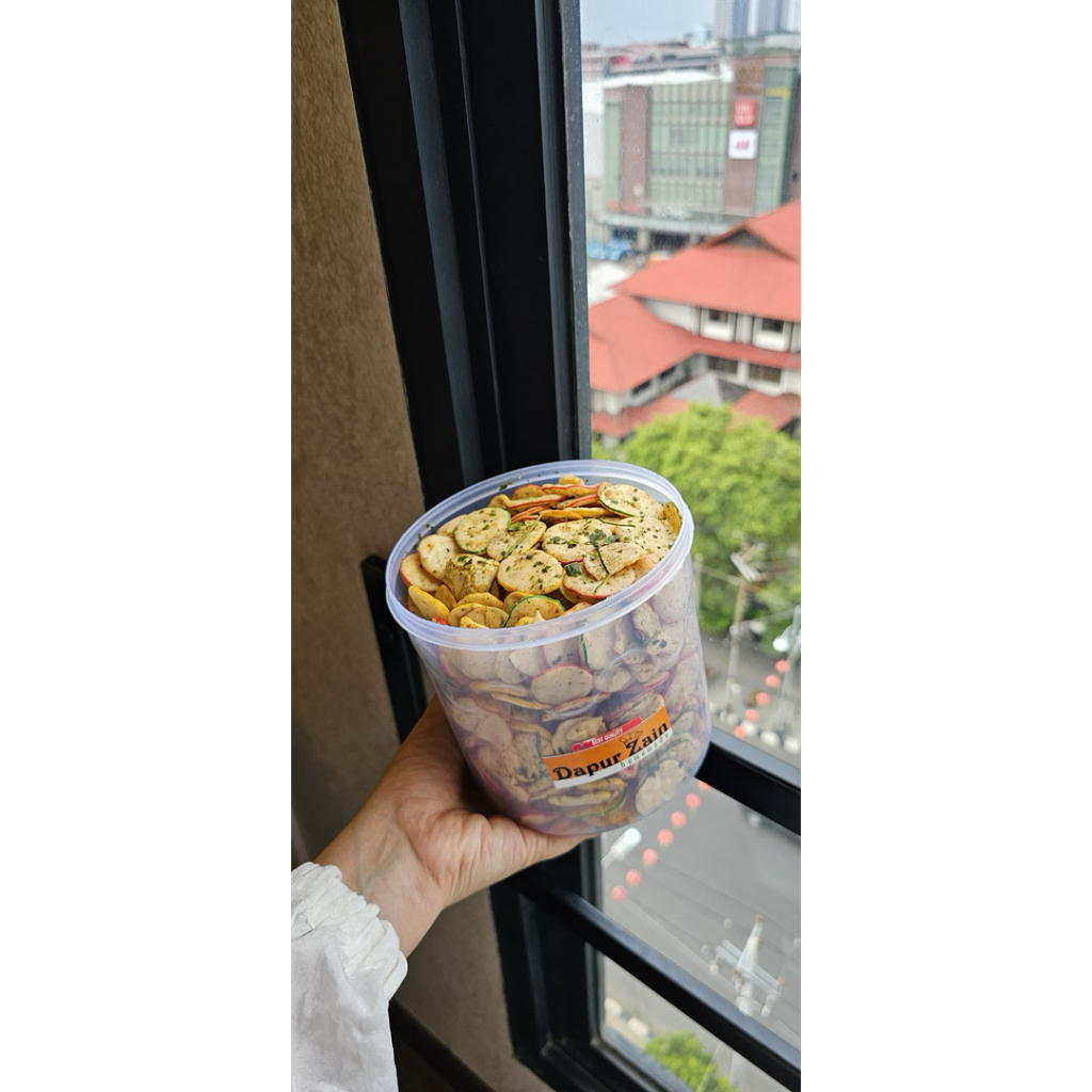 Seblak krupuk Bawang- Kerupuk Seblak - Krupuk Seblak Kering Pedas Daun Jeruk