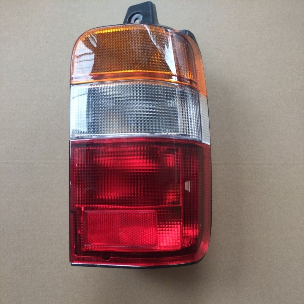 stoplamp KANAN toyota kijang kapsul efi