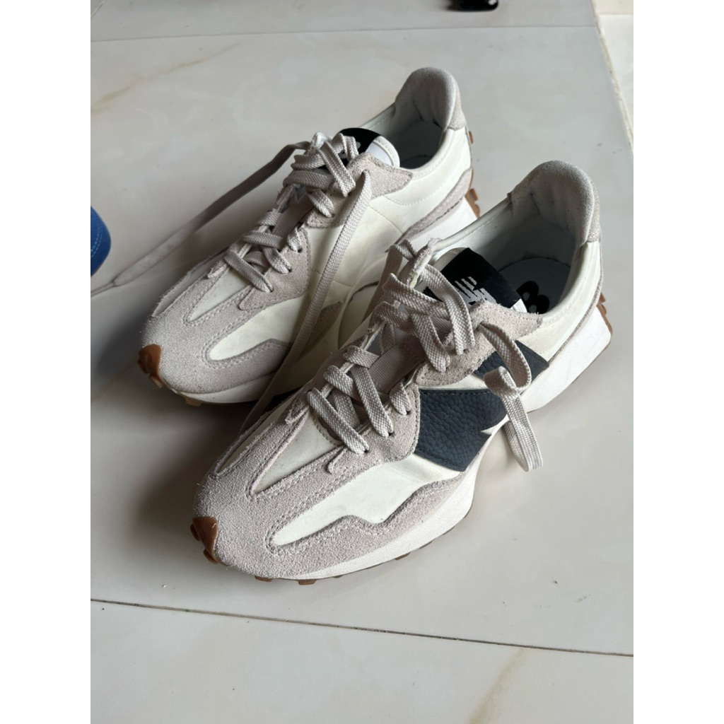 New Balance 327