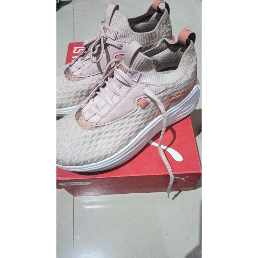Sepatu Running puma