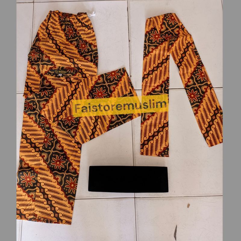 celana batik dapat peci hitam cukin kostum betawi.