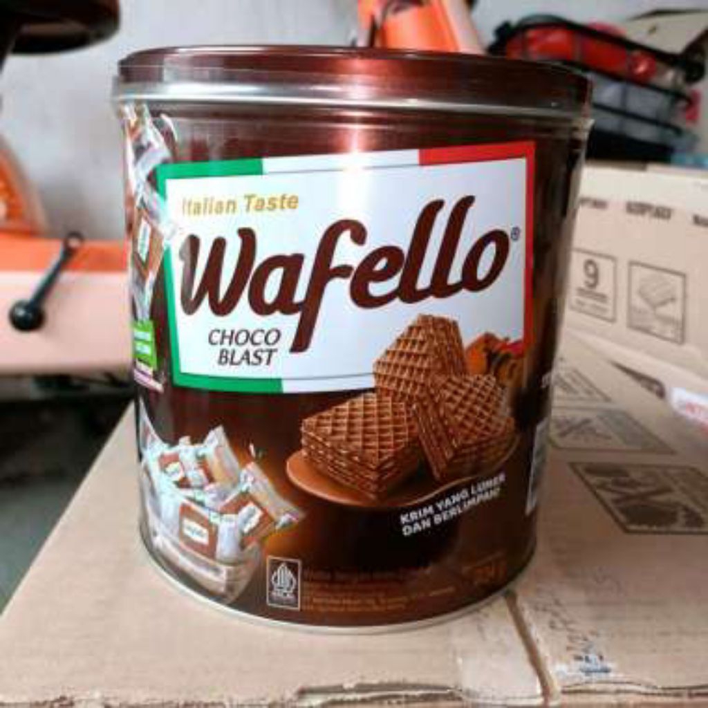 Roma Kue Wafello Wafer Kaleng Rasa cokelat  Taste Enak Yang Lumer Dan Menggugah